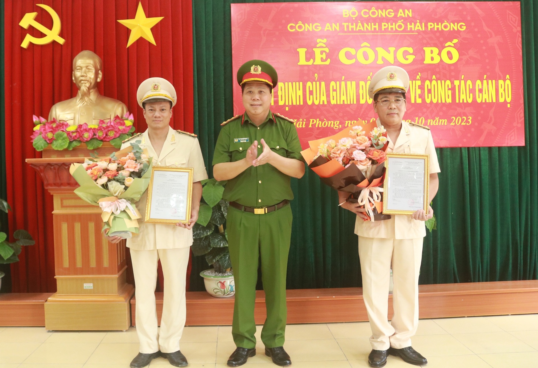 Công bố Quyết định của Giám đốc CATP về công tác cán bộ Phòng Cảnh sát QLHC về TTXH